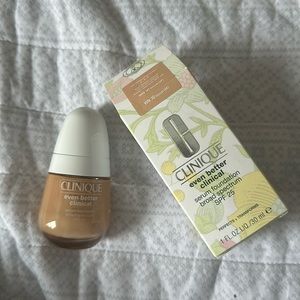 Clinique Even Better Clinical Serum Foundation SPF 25 in WN 30 Biscuit